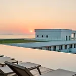 Sandy Breeze In Infinity Pool & * Năvodari