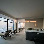 Sandy Breeze In Infinity Pool & *