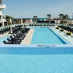 Sandy Breeze In Infinity Pool & * Năvodari
