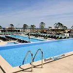 Sandy Breeze In Infinity Pool &