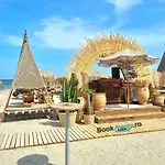 Sandy Breeze In Infinity Pool & Διαμέρισμα