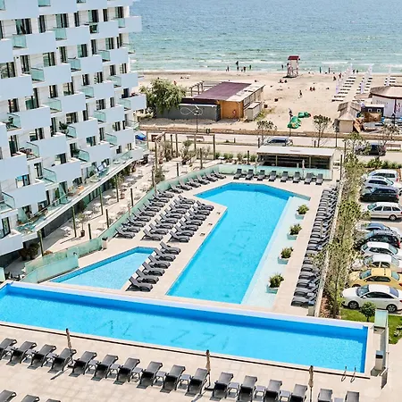 Sandy Breeze In Infinity Pool & Năvodari