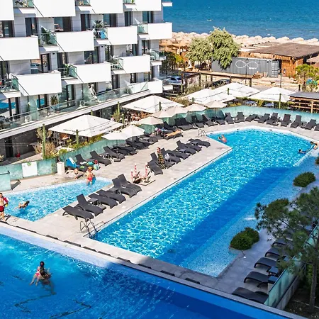 Sandy Breeze In Infinity Pool & Διαμέρισμα