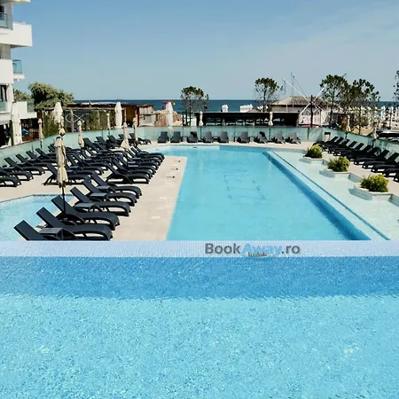 Sandy Breeze In Infinity Pool & * Năvodari